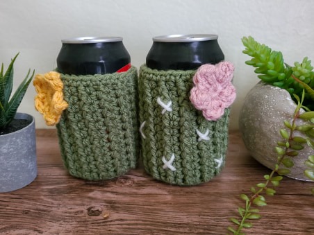 Cactus Crochet Can Cozy with half double crochet ribbing, a free crochet pattern by The Loophole Fox