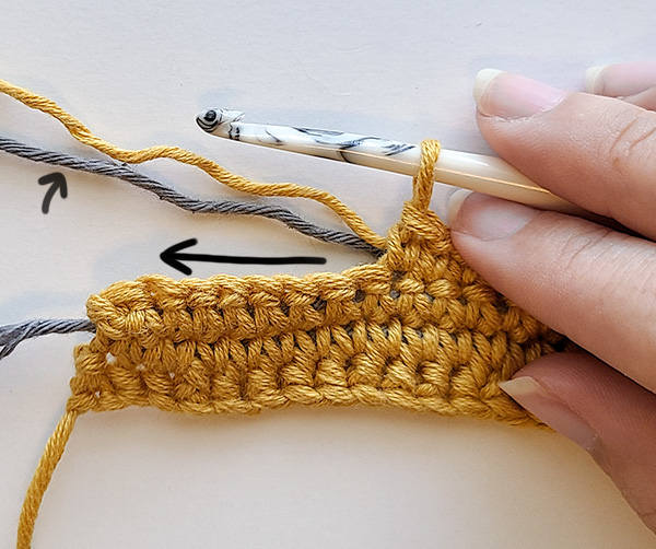 This images references to continue crocheting over the tail end of the fishing line.